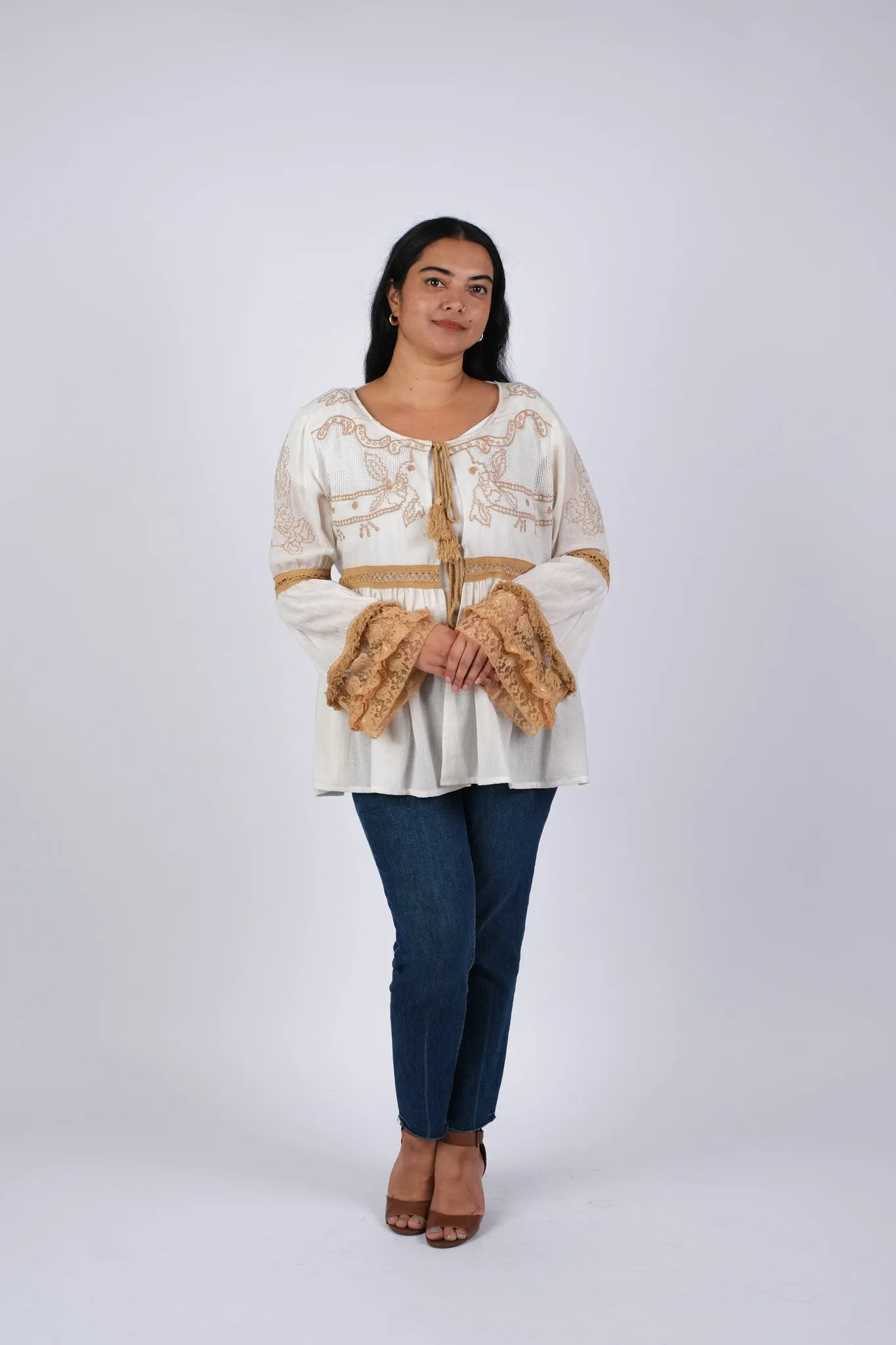 225083 Vintage Embroidered White Kimono